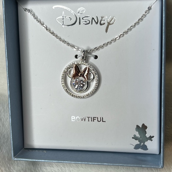 New In Box Disney Mickey Mouse Heart Necklace - Picture 4 of 4